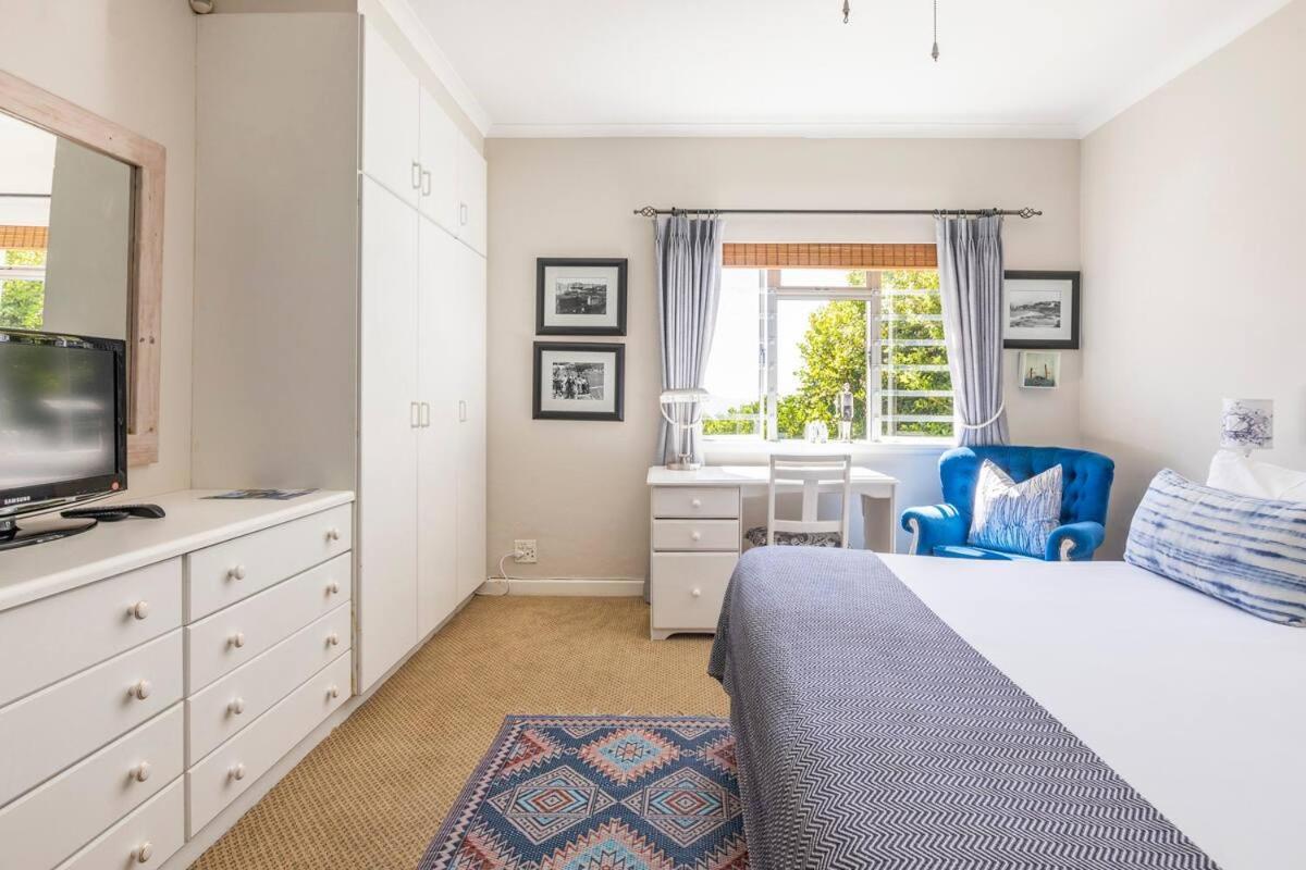 The Grosvenor Guest House & Self Catering ไซมอนส์ทาวน์ ภายนอก รูปภาพ